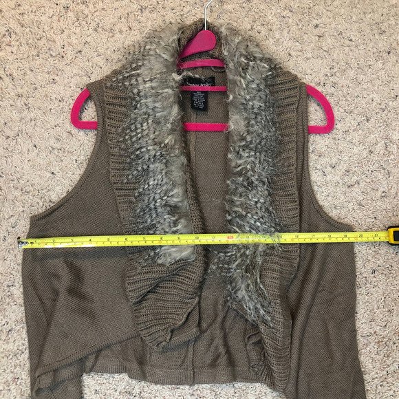 Sweater Project Faux Fur Sweater Vest Cardigan Tan Outdoor Cozy Size Small - Picture 7 of 8